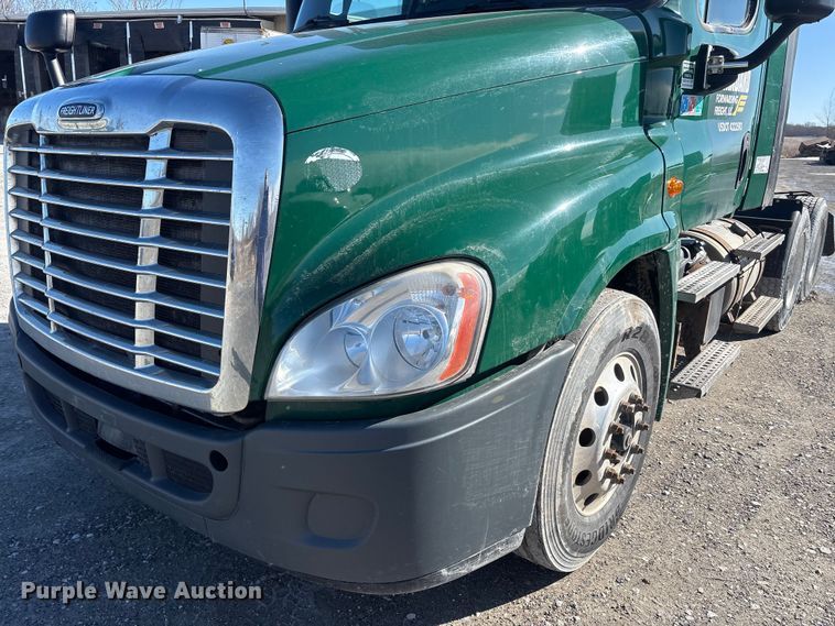 image for item FK1218 2017 Freightliner Cascadia 125 semi truck