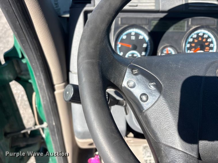 image for item FK1218 2017 Freightliner Cascadia 125 semi truck