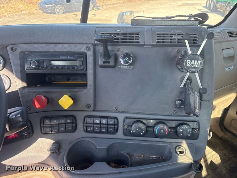 image for item FK1218 2017 Freightliner Cascadia 125 semi truck