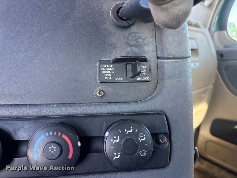 image for item FK1218 2017 Freightliner Cascadia 125 semi truck