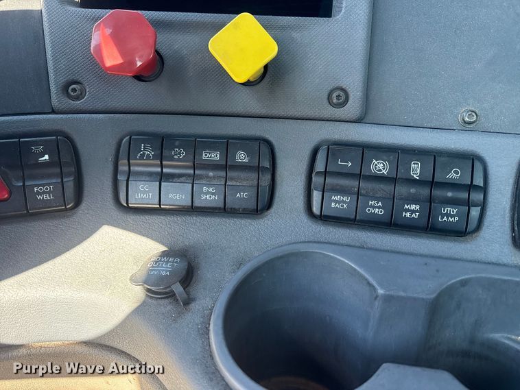 image for item FK1218 2017 Freightliner Cascadia 125 semi truck