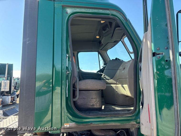 image for item FK1218 2017 Freightliner Cascadia 125 semi truck