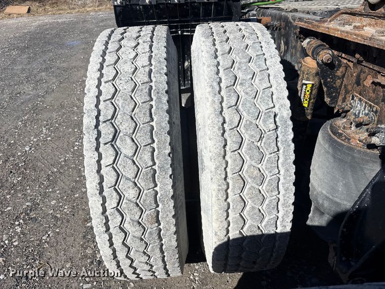 image for item FK1218 2017 Freightliner Cascadia 125 semi truck