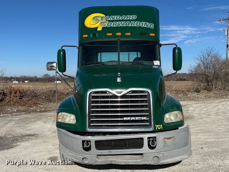 image for item FK1220 2016 Mack CXU613 semi truck