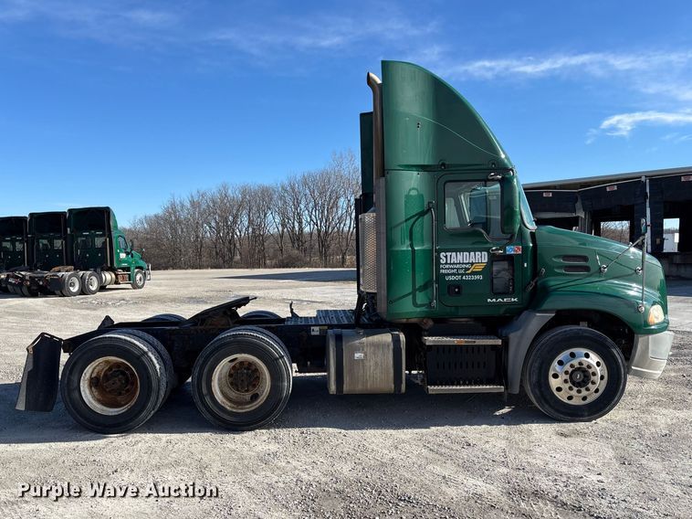 image for item FK1220 2016 Mack CXU613 semi truck