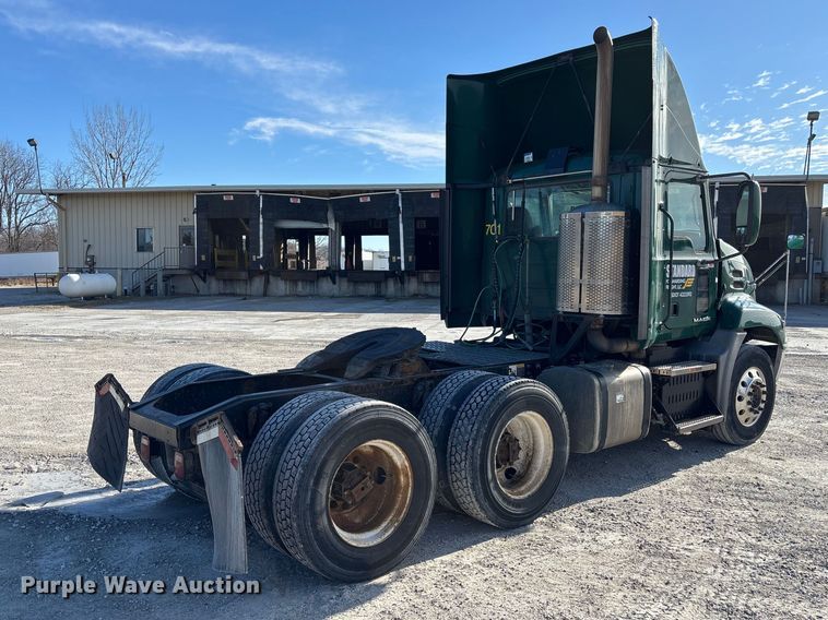 image for item FK1220 2016 Mack CXU613 semi truck