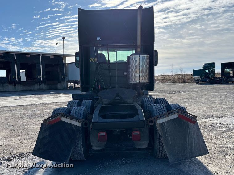 image for item FK1220 2016 Mack CXU613 semi truck