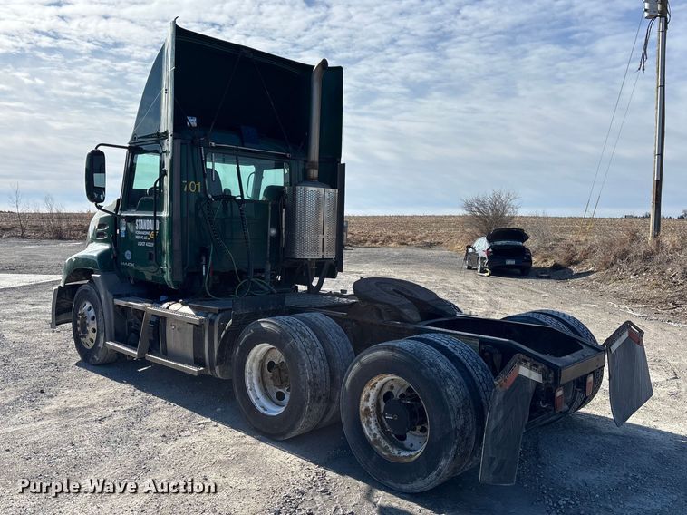 image for item FK1220 2016 Mack CXU613 semi truck