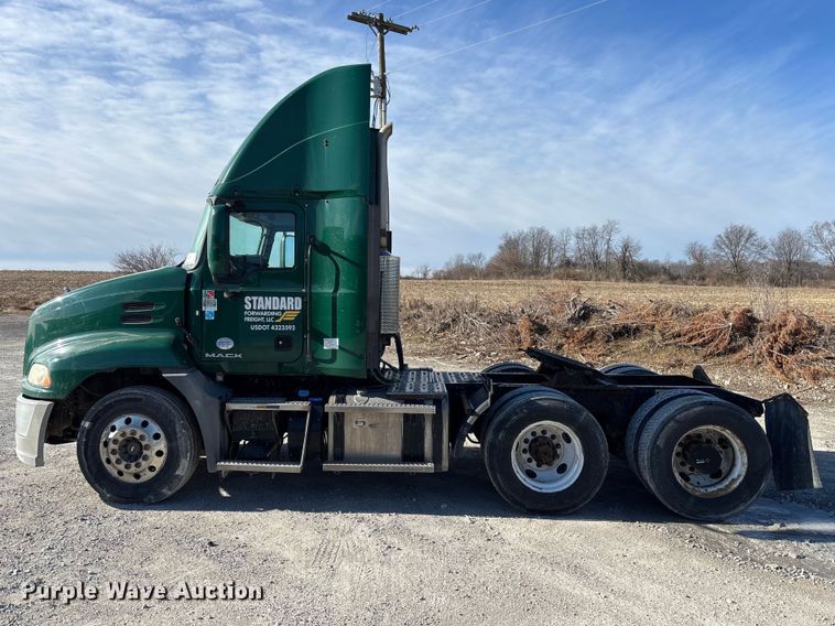image for item FK1220 2016 Mack CXU613 semi truck