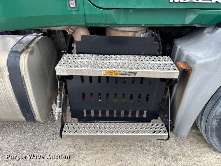 image for item FK1220 2016 Mack CXU613 semi truck