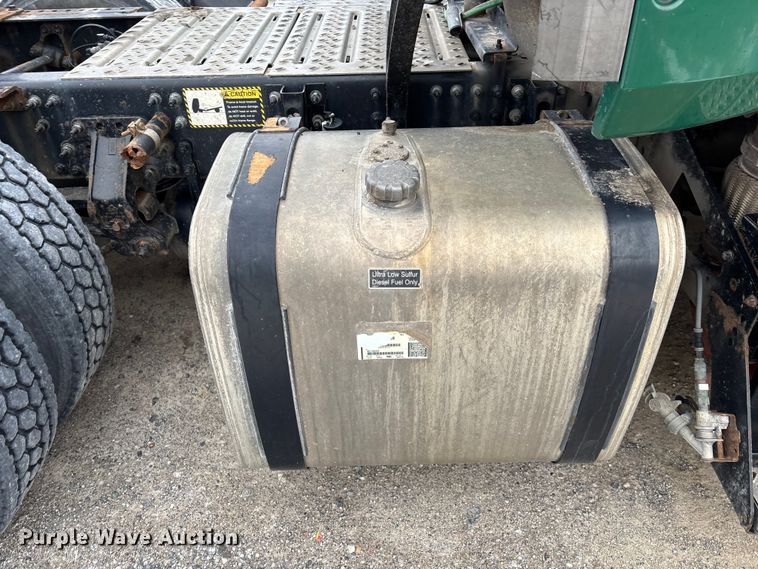 image for item FK1220 2016 Mack CXU613 semi truck