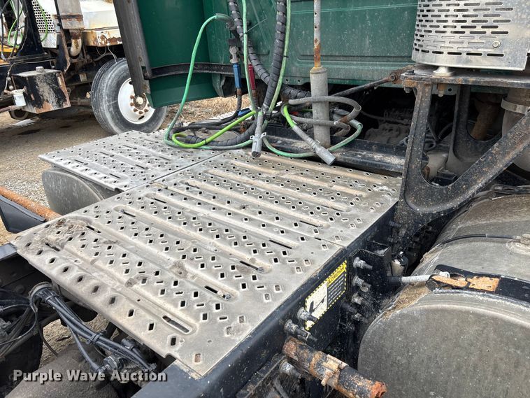 image for item FK1220 2016 Mack CXU613 semi truck