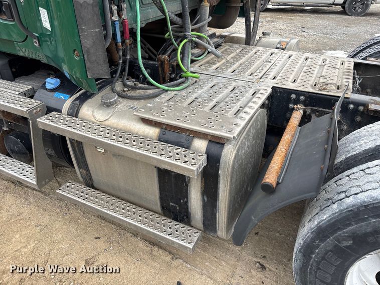 image for item FK1220 2016 Mack CXU613 semi truck