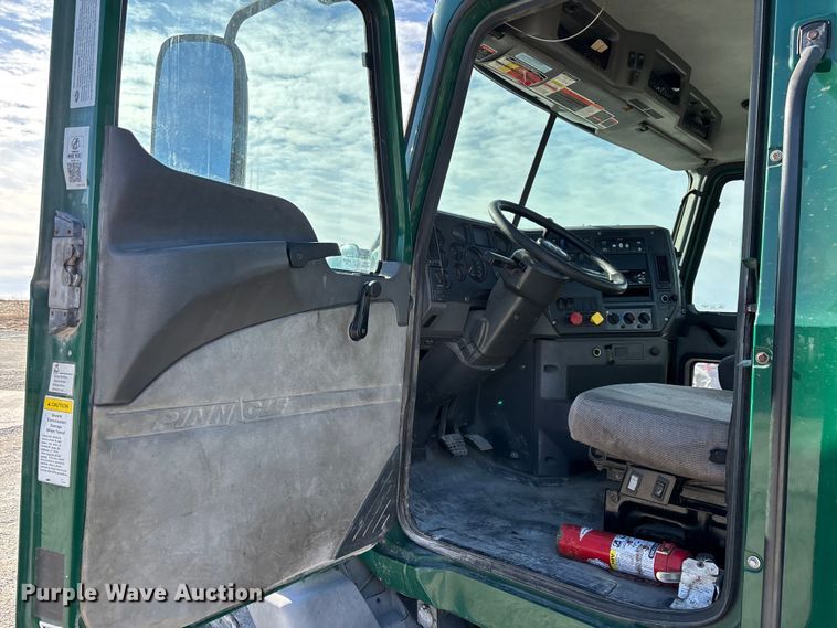 image for item FK1220 2016 Mack CXU613 semi truck