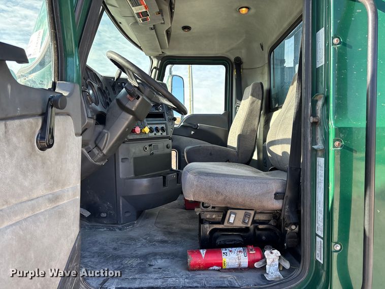 image for item FK1220 2016 Mack CXU613 semi truck