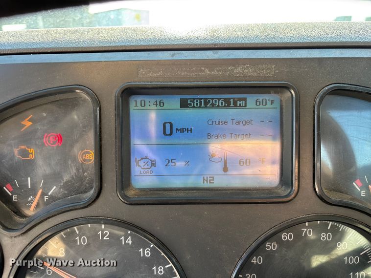 image for item FK1220 2016 Mack CXU613 semi truck