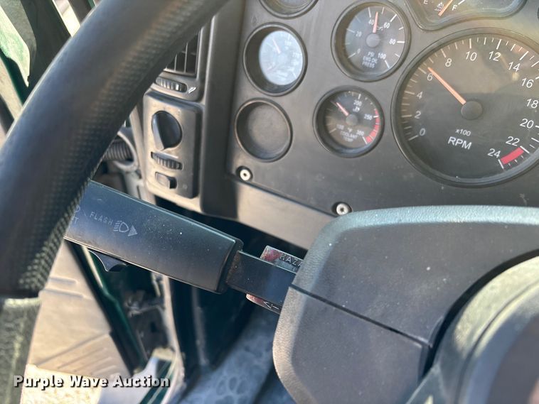 image for item FK1220 2016 Mack CXU613 semi truck