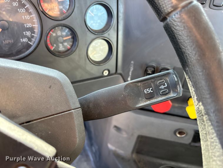 image for item FK1220 2016 Mack CXU613 semi truck