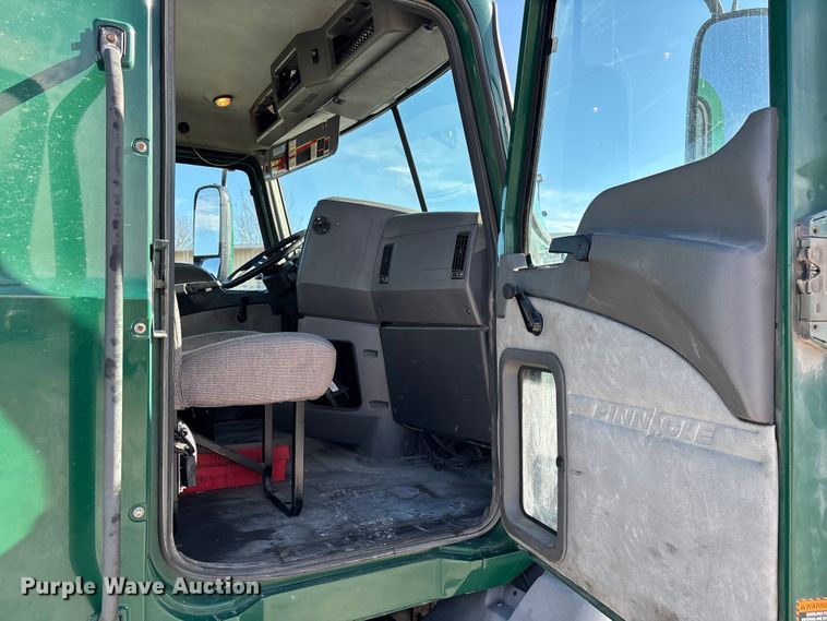 image for item FK1220 2016 Mack CXU613 semi truck