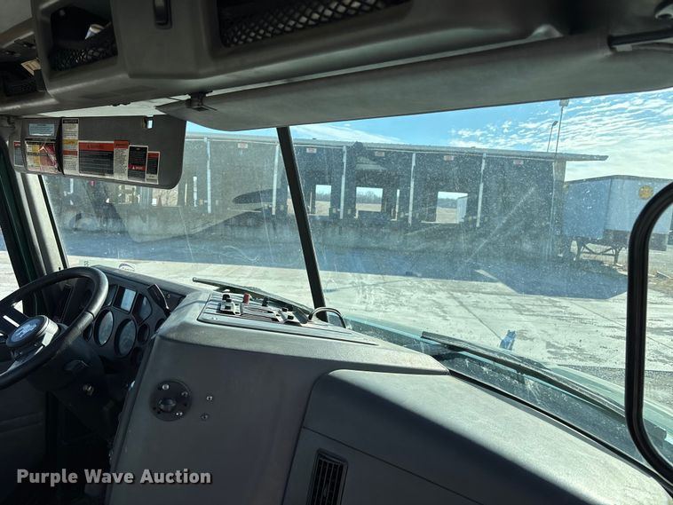 image for item FK1220 2016 Mack CXU613 semi truck