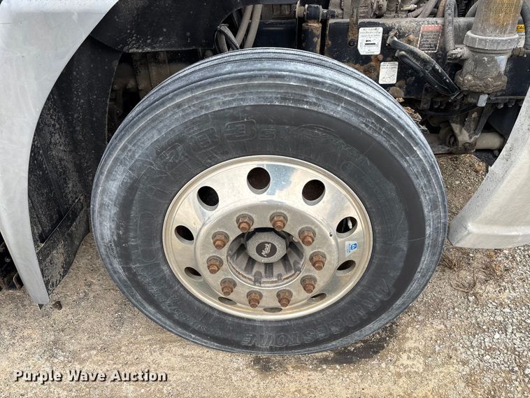 image for item FK1220 2016 Mack CXU613 semi truck