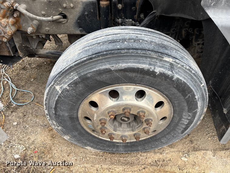 image for item FK1220 2016 Mack CXU613 semi truck