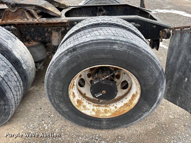 image for item FK1220 2016 Mack CXU613 semi truck