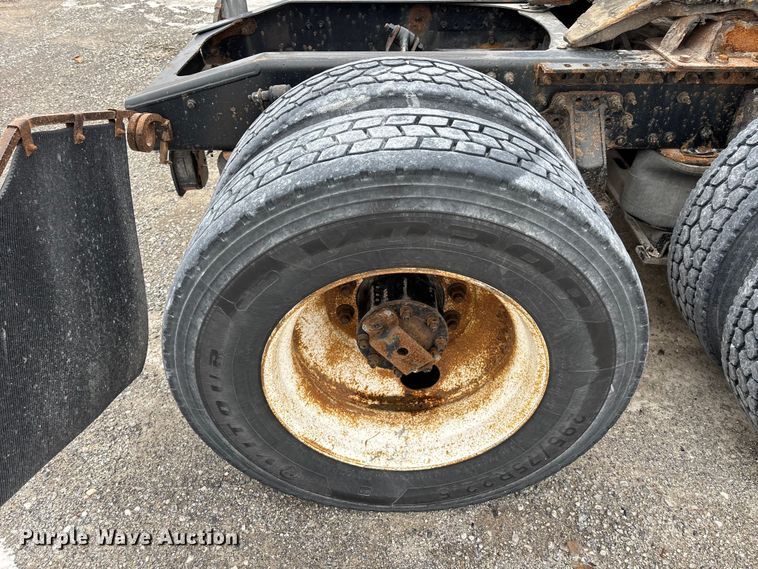 image for item FK1220 2016 Mack CXU613 semi truck