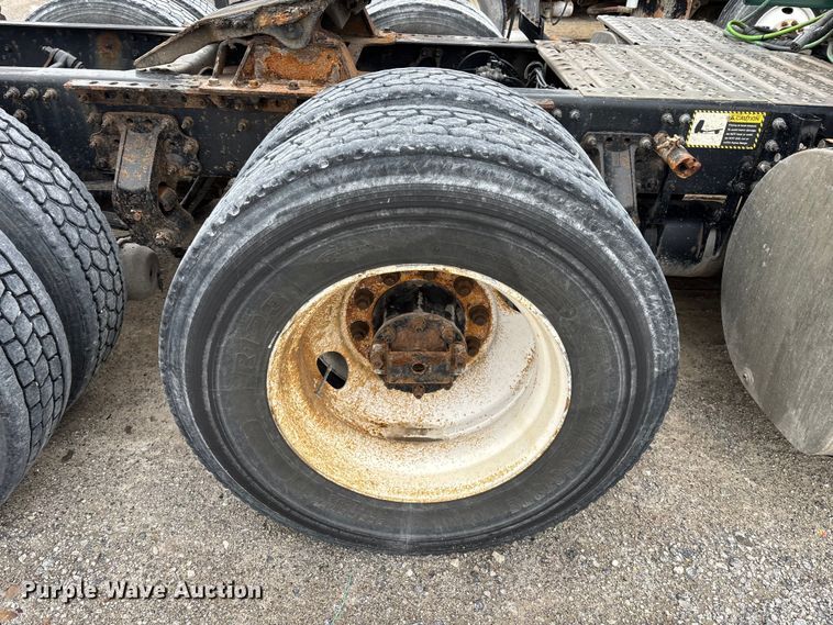 image for item FK1220 2016 Mack CXU613 semi truck