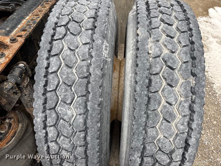 image for item FK1220 2016 Mack CXU613 semi truck