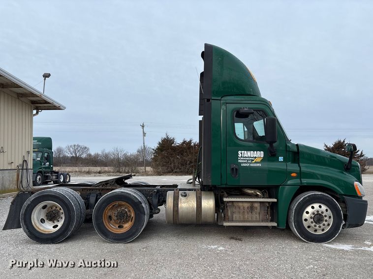 image for item FK1221 2017 Freightliner Cascadia 125 semi truck