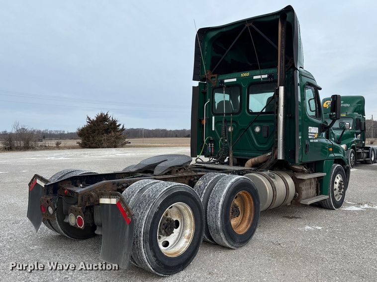 image for item FK1221 2017 Freightliner Cascadia 125 semi truck