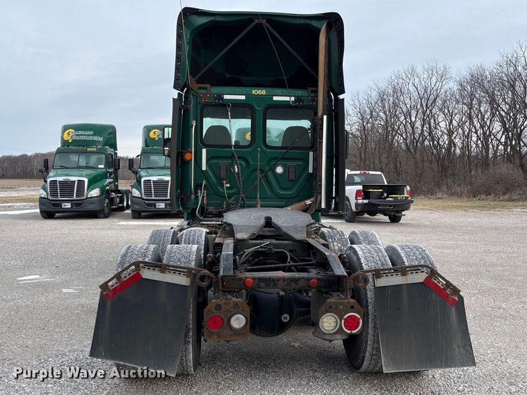 image for item FK1221 2017 Freightliner Cascadia 125 semi truck