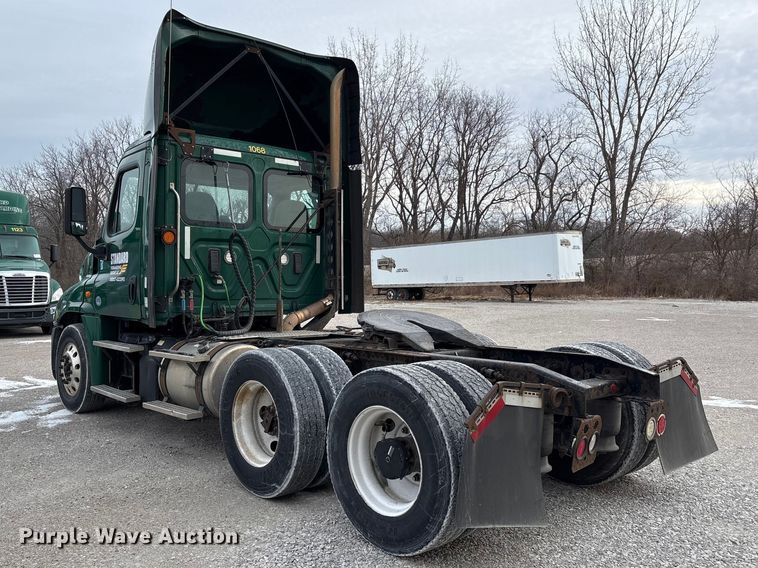 image for item FK1221 2017 Freightliner Cascadia 125 semi truck