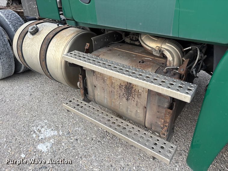 image for item FK1221 2017 Freightliner Cascadia 125 semi truck