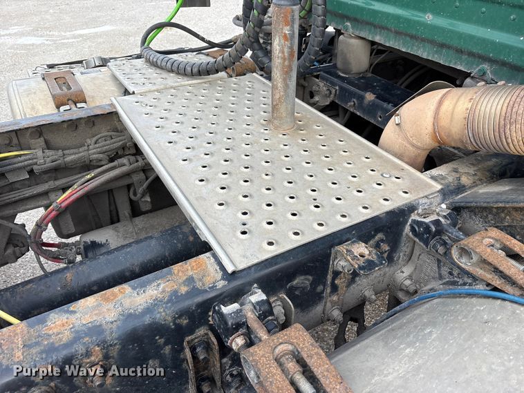 image for item FK1221 2017 Freightliner Cascadia 125 semi truck