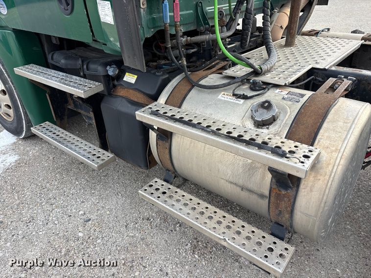 image for item FK1221 2017 Freightliner Cascadia 125 semi truck