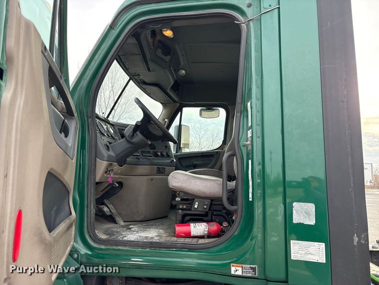 image for item FK1221 2017 Freightliner Cascadia 125 semi truck