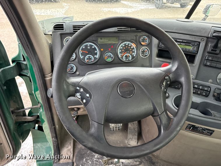 image for item FK1221 2017 Freightliner Cascadia 125 semi truck