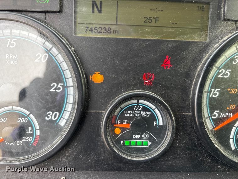 image for item FK1221 2017 Freightliner Cascadia 125 semi truck