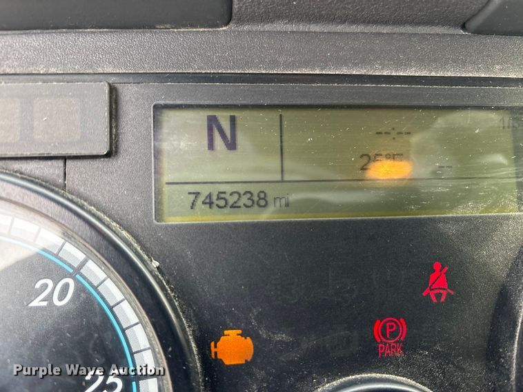 image for item FK1221 2017 Freightliner Cascadia 125 semi truck