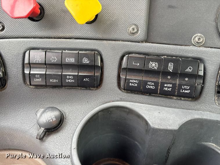 image for item FK1221 2017 Freightliner Cascadia 125 semi truck