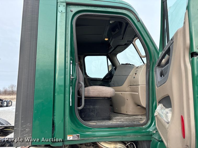 image for item FK1221 2017 Freightliner Cascadia 125 semi truck