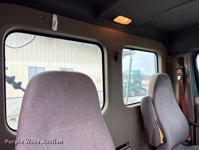 image for item FK1221 2017 Freightliner Cascadia 125 semi truck