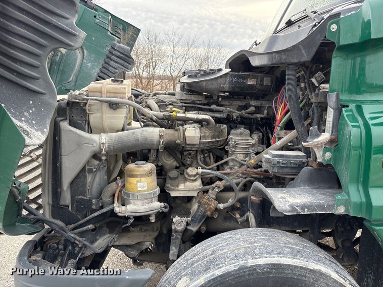 image for item FK1221 2017 Freightliner Cascadia 125 semi truck