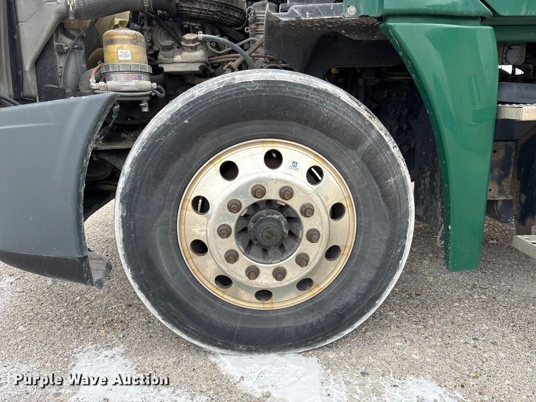 image for item FK1221 2017 Freightliner Cascadia 125 semi truck