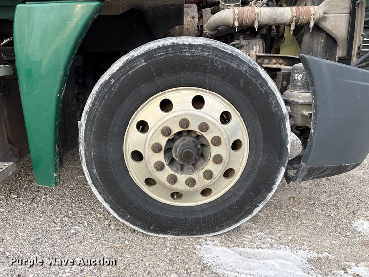 image for item FK1221 2017 Freightliner Cascadia 125 semi truck