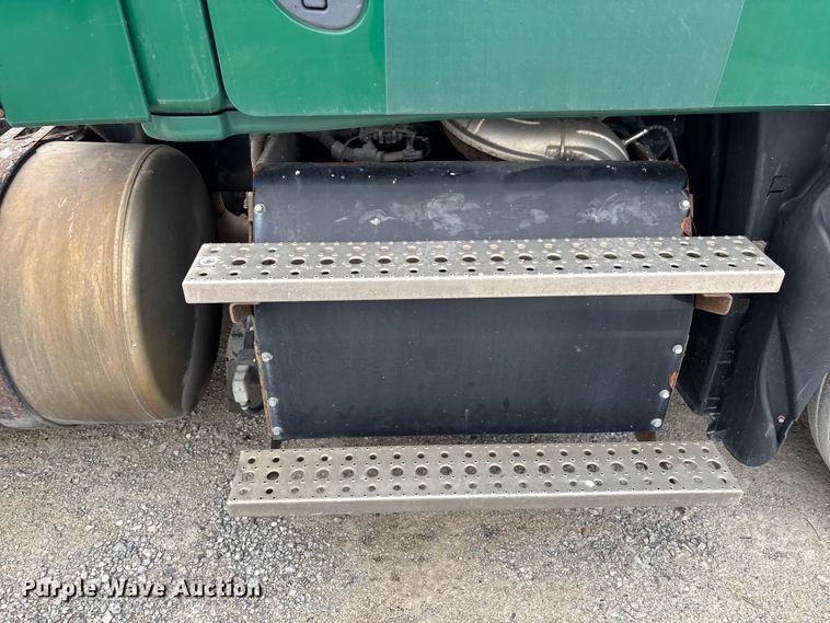 image for item FK1222 2017 Freightliner Cascadia 125 semi truck