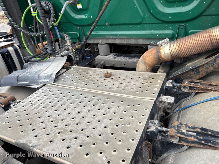 image for item FK1222 2017 Freightliner Cascadia 125 semi truck