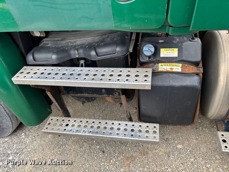 image for item FK1222 2017 Freightliner Cascadia 125 semi truck